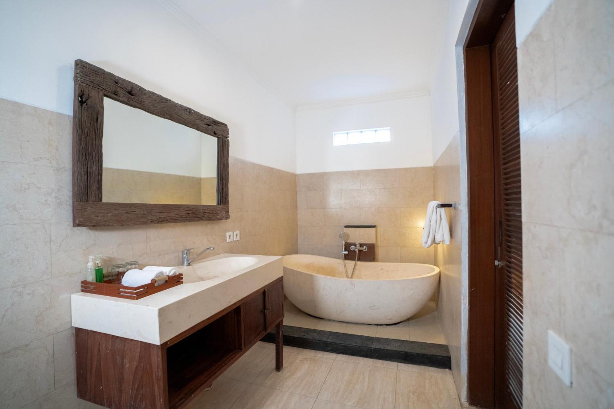 Kusuma Living And Villa Seminyak Bagian luar foto